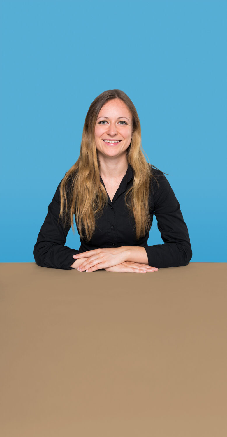 Portrait of Simone Sollmann who is a Senior UX Consultant at the UX Agency UseTree GmbH in Berlin.